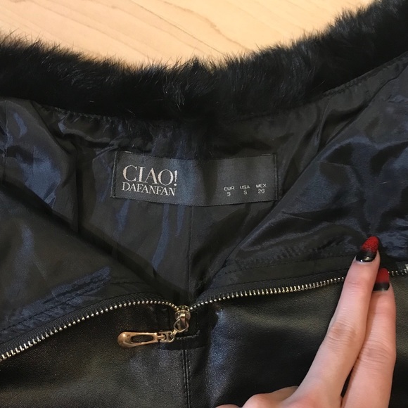 Black leather fur high waisted shorts - Picture 4 of 4